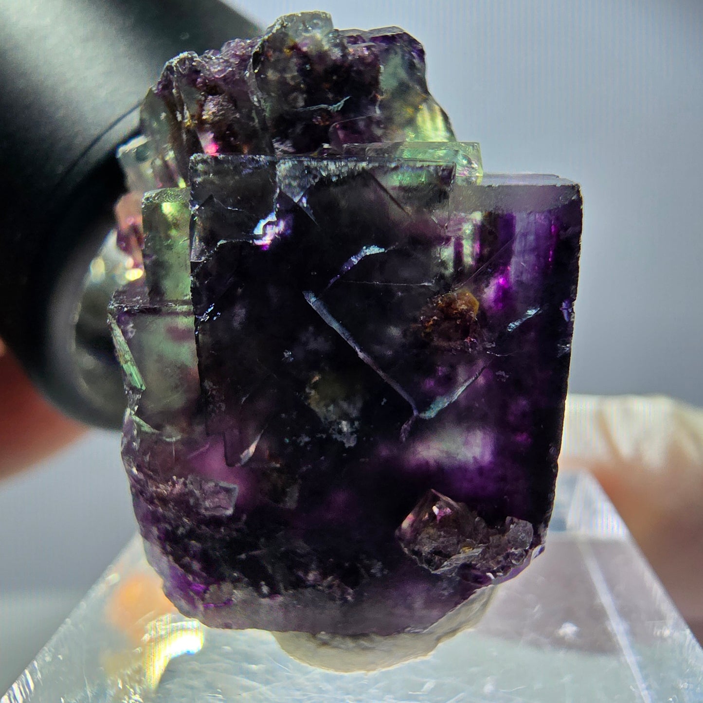 Spécimen rare de cube de fluorite, vert violet, Okorusu, Namibie, 25 x 18 x 18 mm