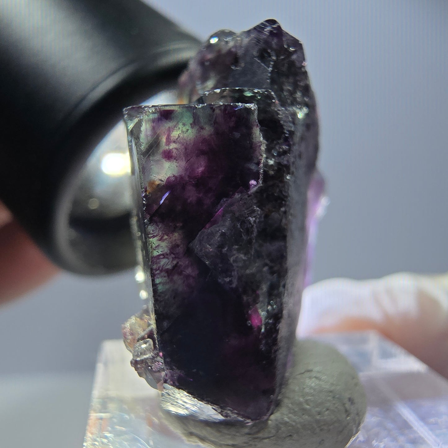 Spécimen rare de cube de fluorite, vert violet, Okorusu, Namibie, 25 x 18 x 18 mm