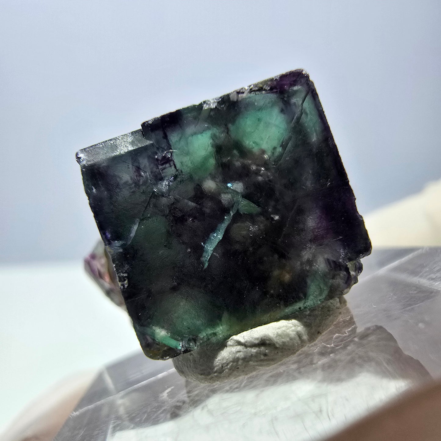 Spécimen de cube de fluorite fantôme, parqueté vert violet Okorusu, Namibie 19*18*14 mm