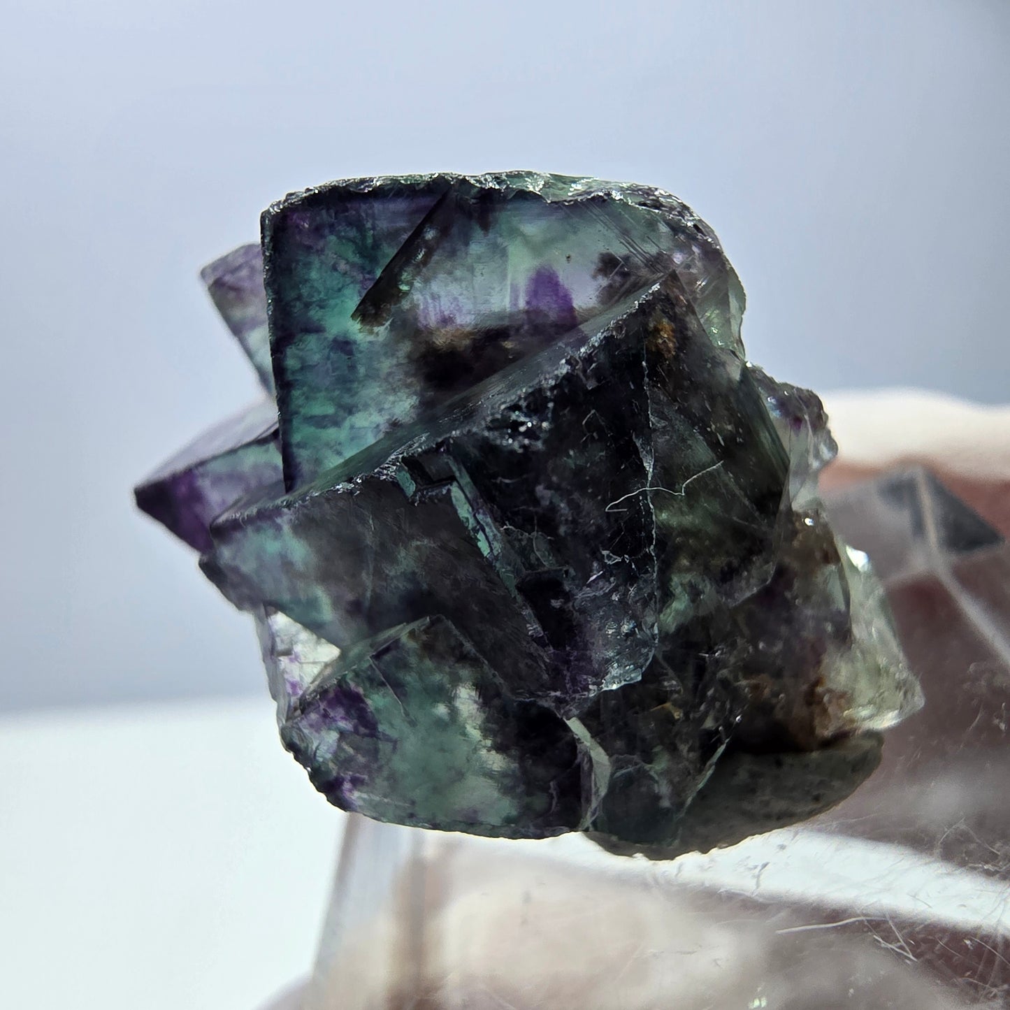 Spécimen de cube de fluorite fantôme, parqueté vert violet Okorusu, Namibie 28*21*15 mm