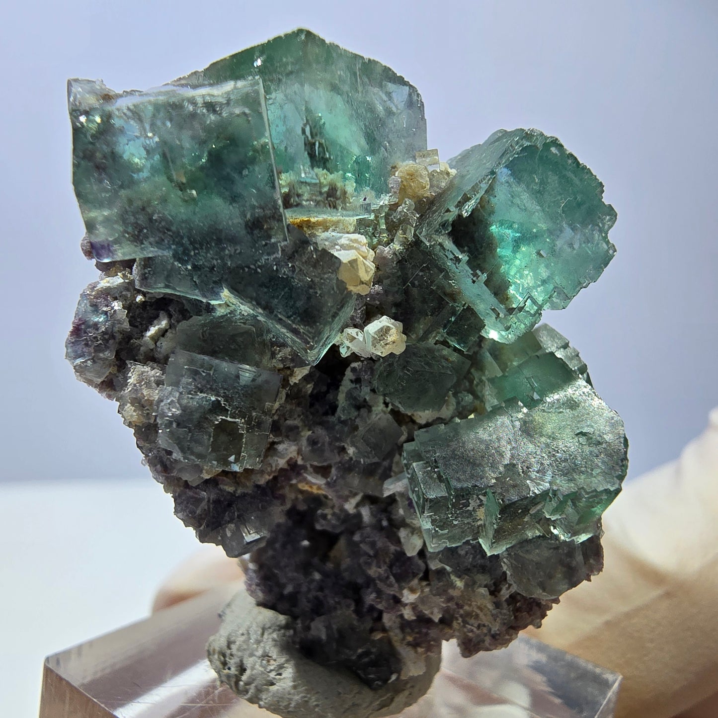 Phantom Fluorit Würfel, parkettiert, Quarz Stufe Okorusu, Namibia 42*30*26mm