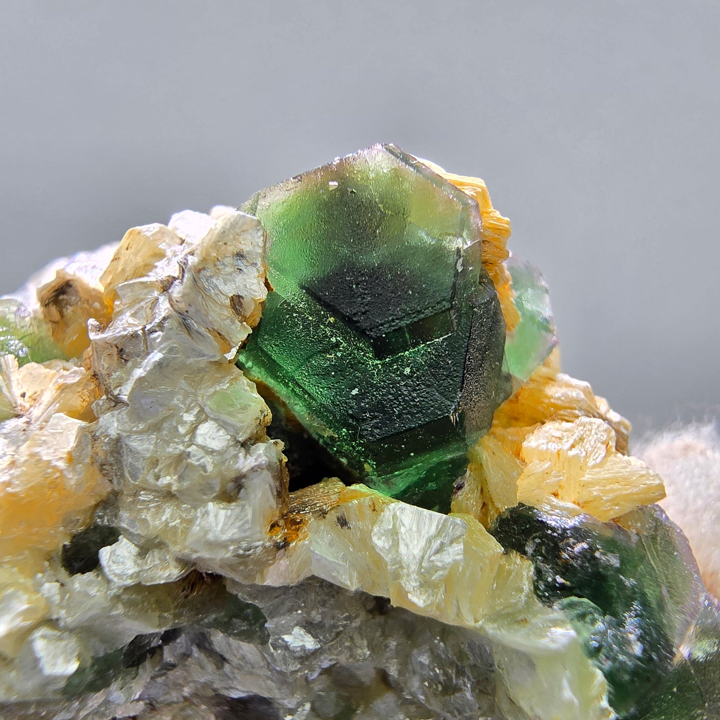Phantom Fluorit Schörl Turmalin Muskovit Stufe Erongo, Namibia 58*37*36mm