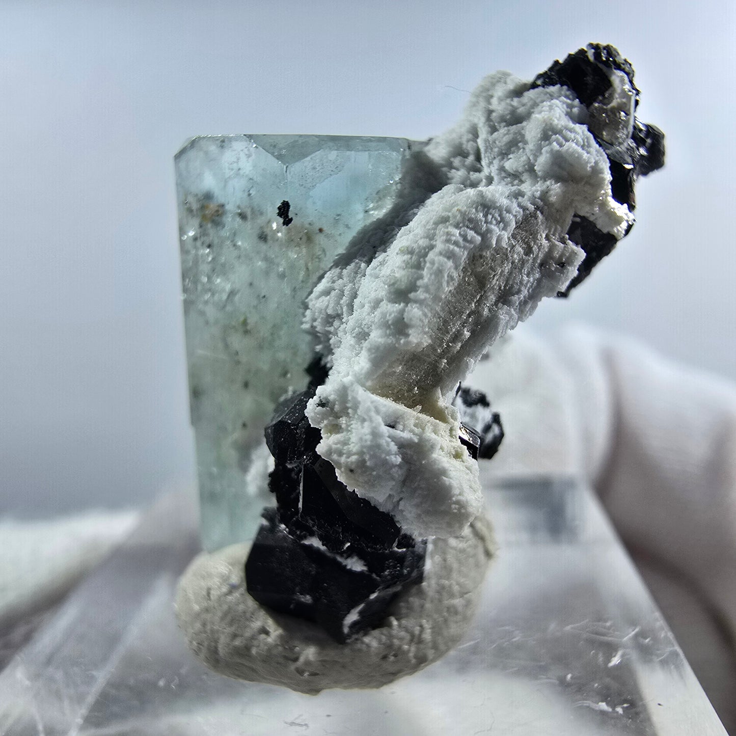 Aigue-marine de Setlene, tourmaline de Schörl, stade orthose Erongo, Namibie 24*23*17 mm