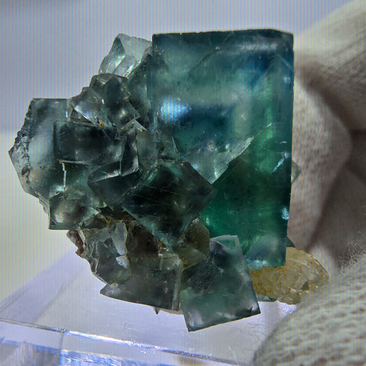 Spécimen de quartz cubique de fluorite fantôme transparent, vert turquoise, Okorusu, Namibie, 35 x 25 x 28 mm