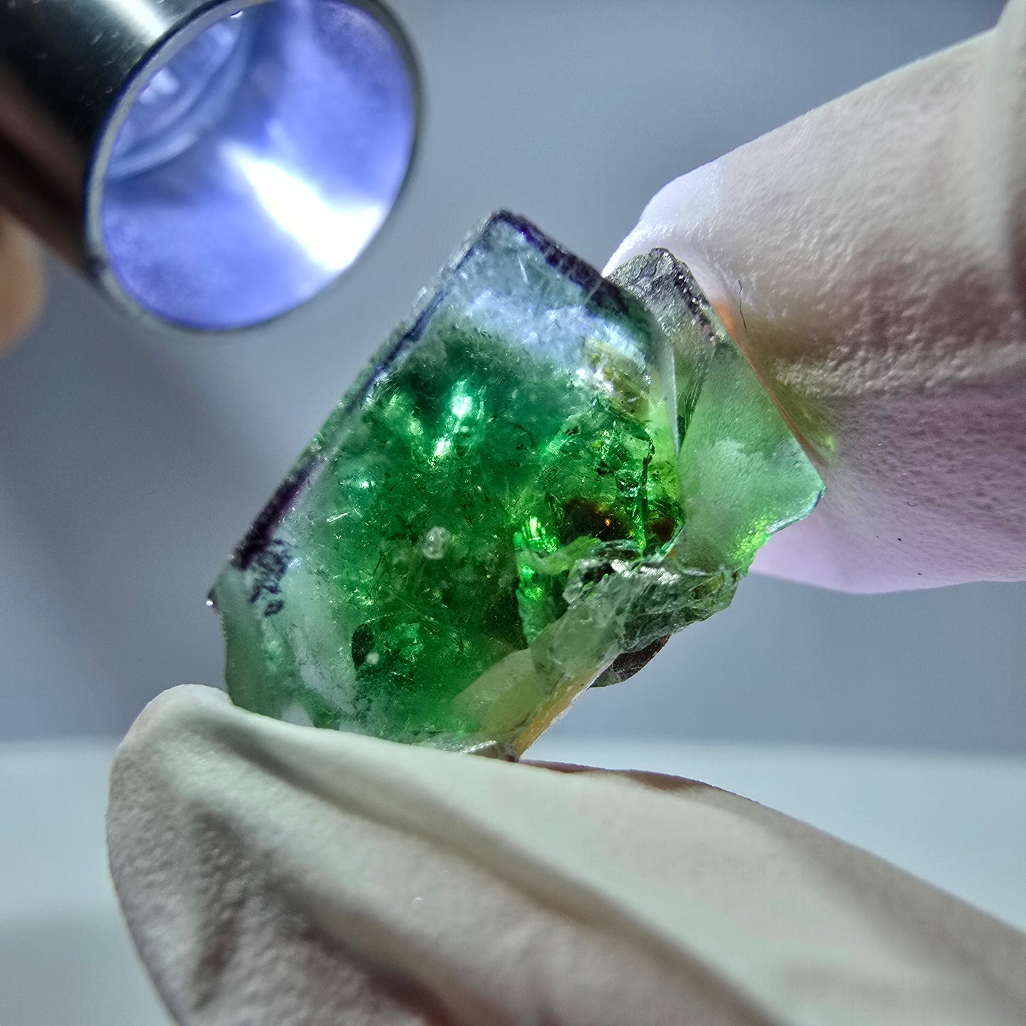 Cube de fluorite fantôme, zonal, qualité muscovite Erongo, Namibie 18*12*9mm