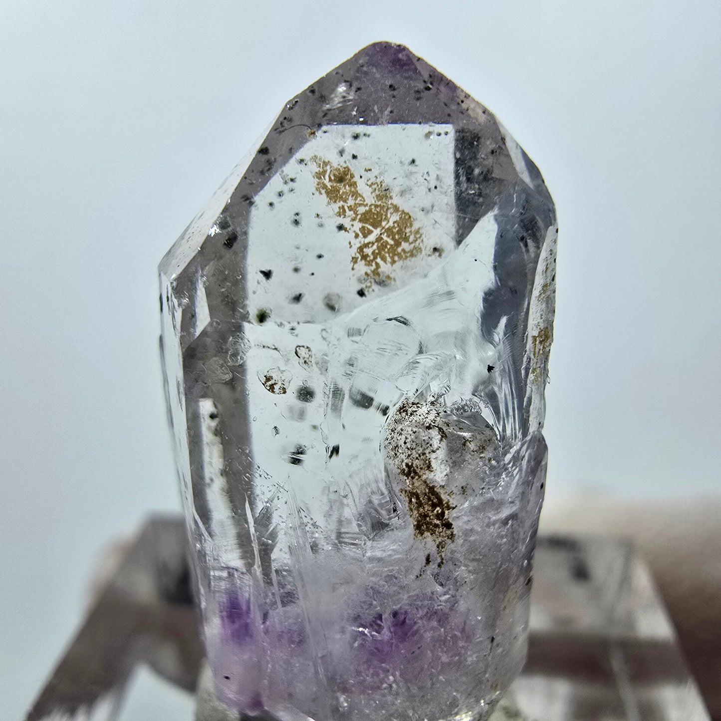 Améthyste fantôme avec hématite, mine Streep, Goboboseb, Namibie, 27 x 13 x 10 mm