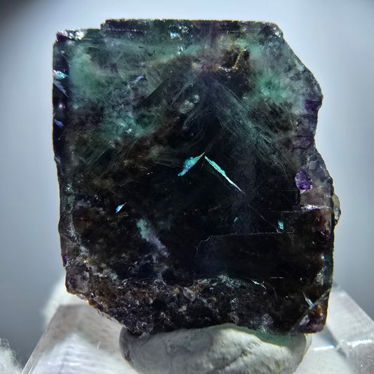 Spécimen rare de cube de fluorite fantôme zonal vert violet Okorusu, Namibie 29*25*16mm