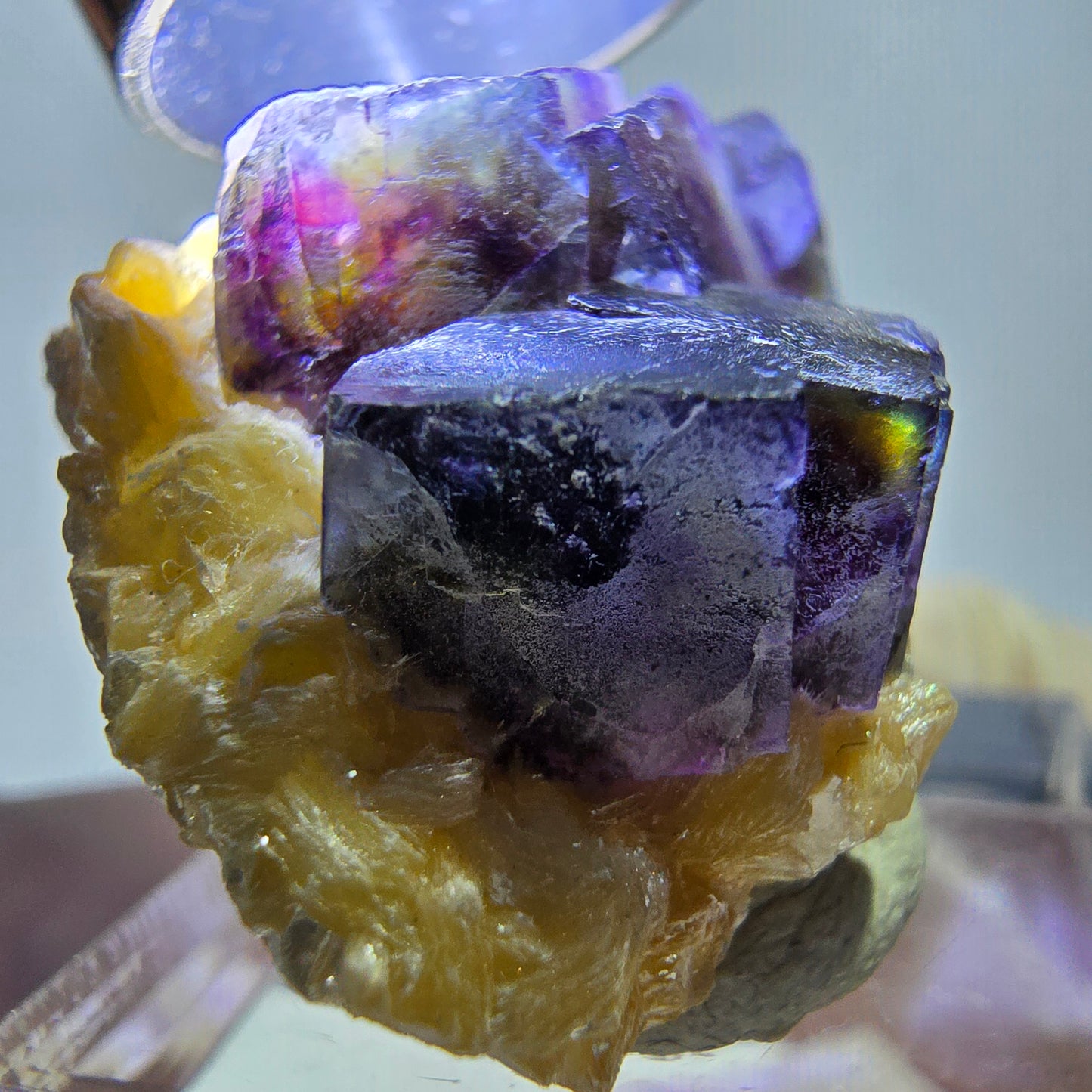 Cubes de fluorite fantôme colorés, spécimen de muscovite, Erongo, Namibie, 32 x 27 x 13 mm