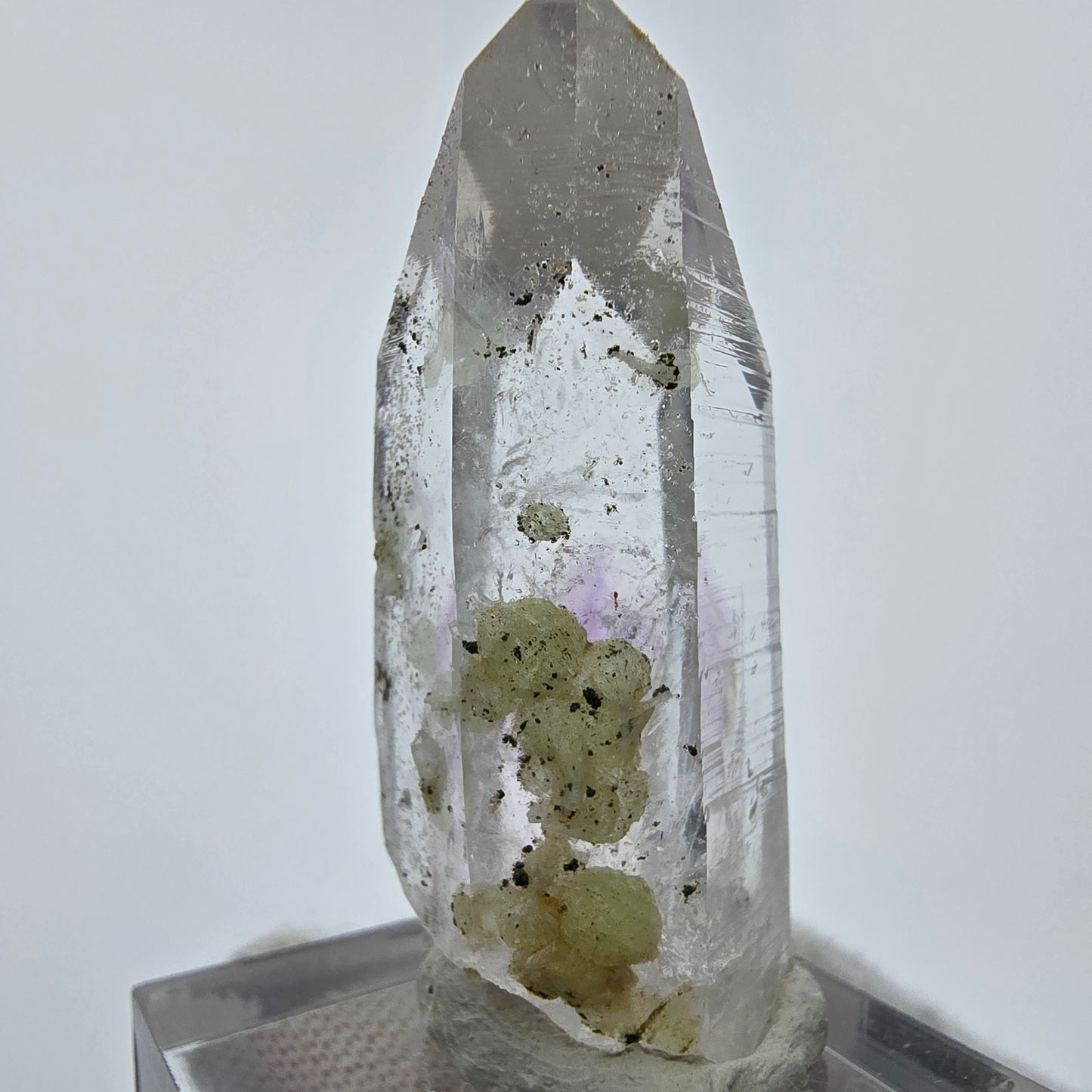 Phantom Amethyst mit Prehnit, Hämatit Streep Mine Goboboseb Namibia 42*16*15mm