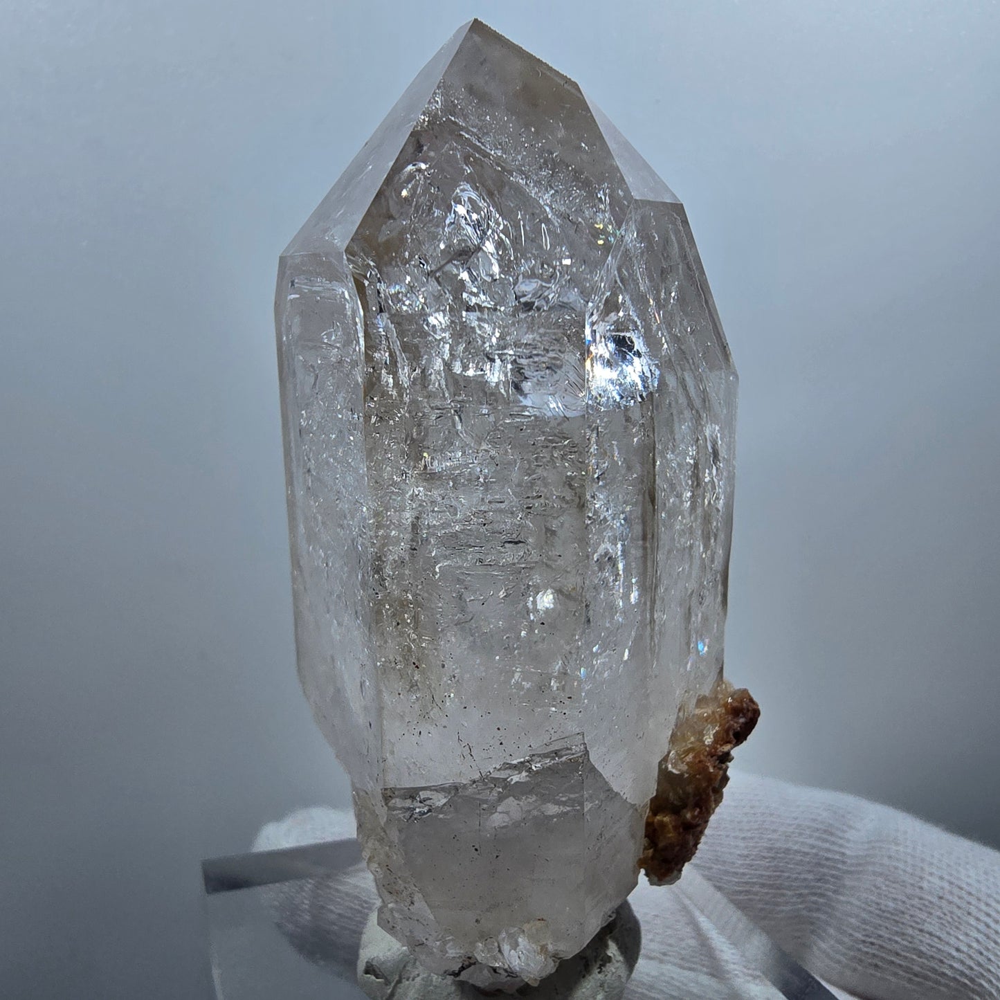 Sceptre squelette en quartz fumé Enhydro, calcite UV Valentine Pocket Goboboseb Namibie 77 x 44 x 38 mm
