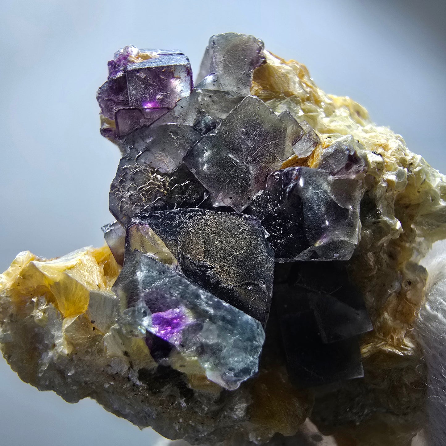 Bunte Phantom Fluorit Würfel, Muskovit Stufe Erongo, Namibia 42*38*23mm