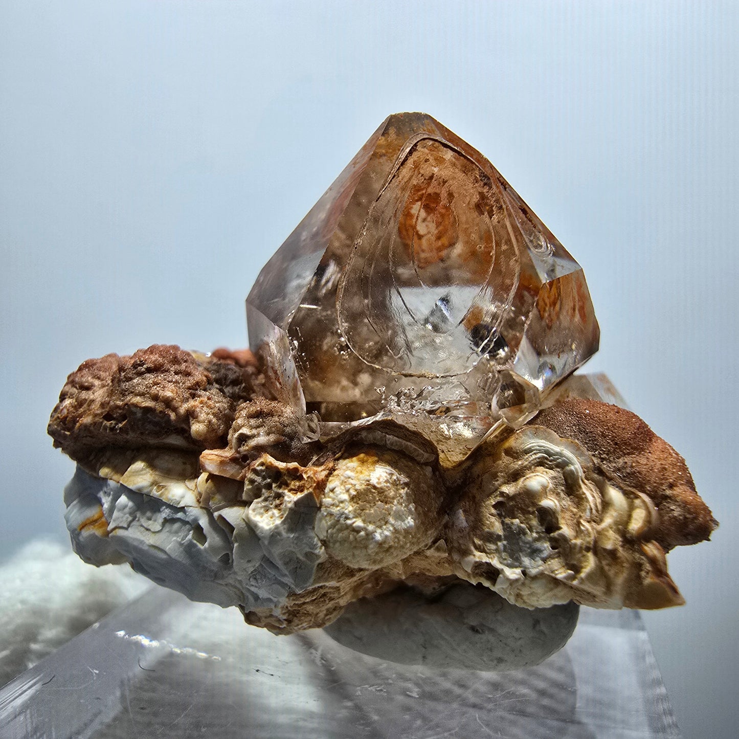 Amas de sceptres en quartz fumé fantôme transparent, Goboboseb, Namibie, 30 x 25 x 20 mm