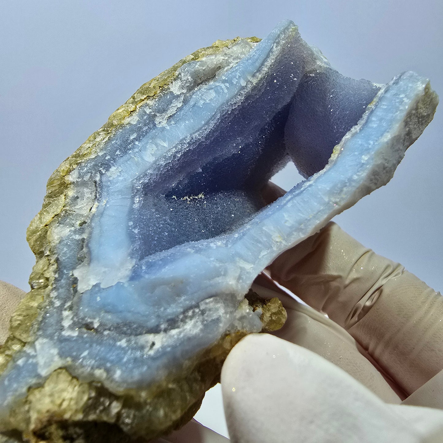 Calcédoine bleue rare, spécimen d'agate dentelle bleue Namibie 103*42*37mm