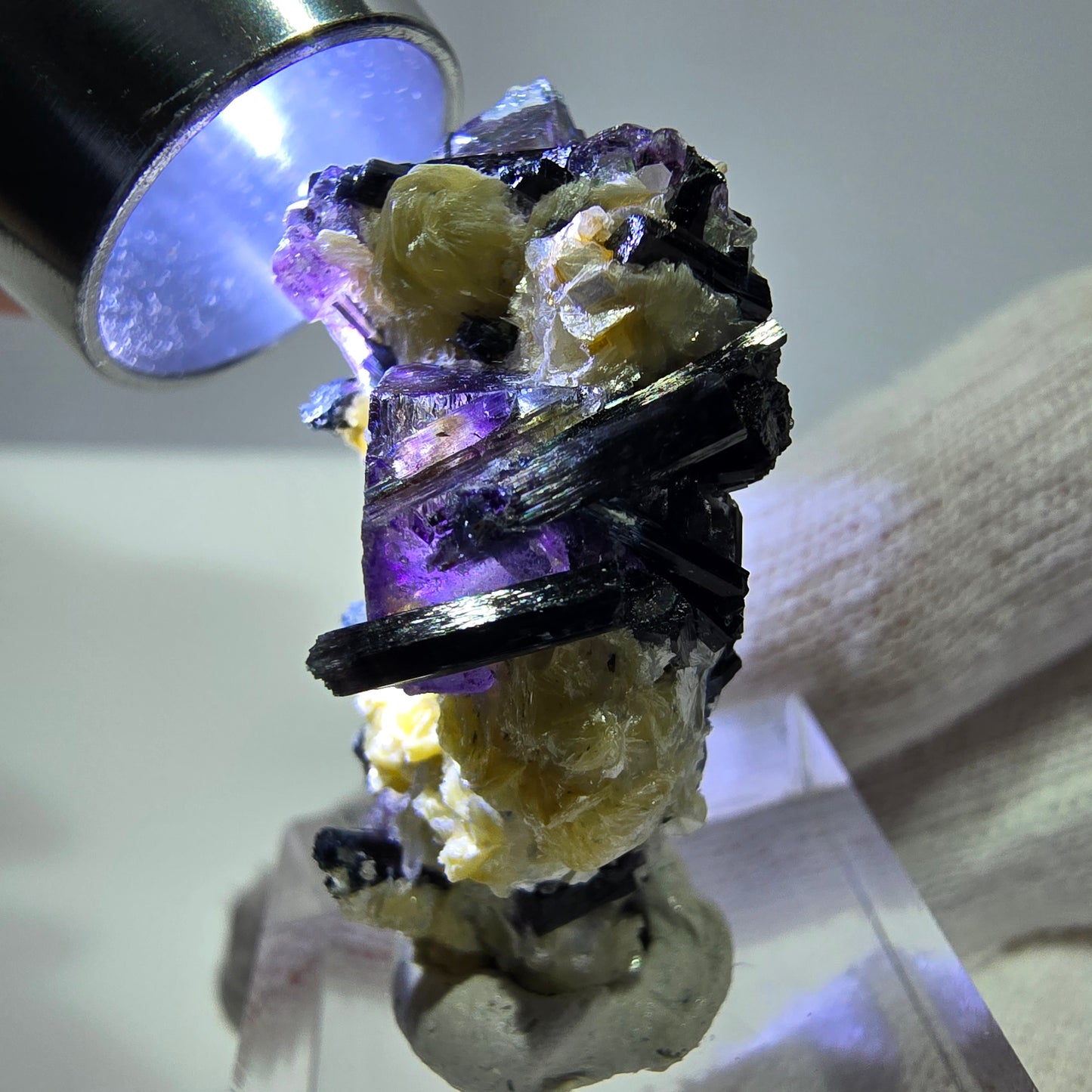 Cubes de fluorite fantôme colorés, tourmaline scholle muscovite hyalite, Erongo, Namibie, 36 x 24 x 15 mm