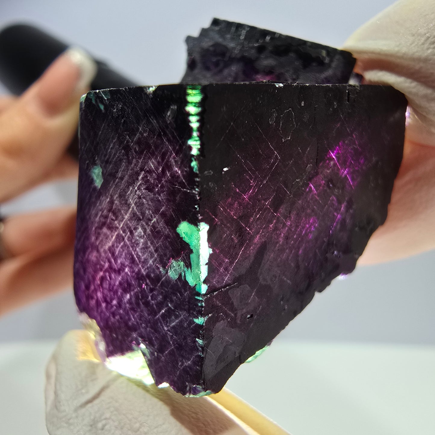Spécimen de cube de fluorite fantôme vert violet zonal 11:11 Angel Pocket, Namibie 43*31*28mm