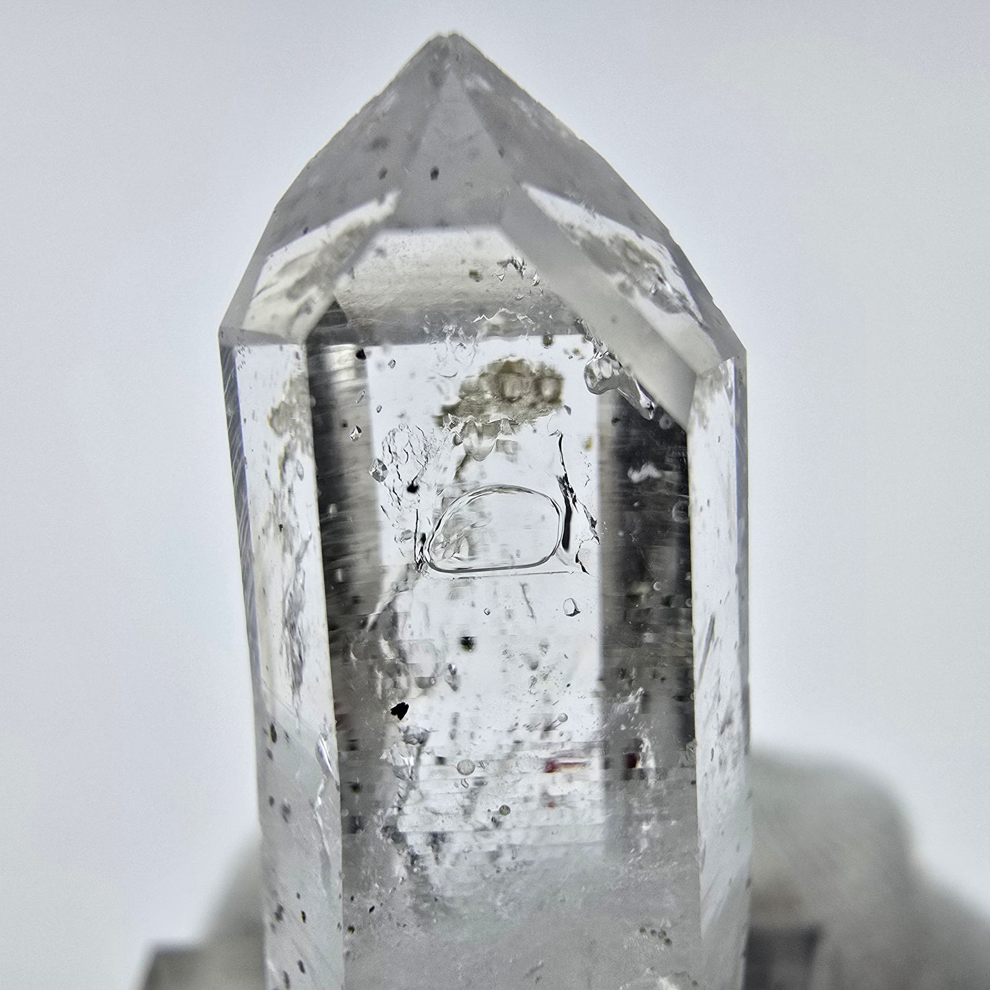 Klarer Phantom Hämatit Quarz Kristall Streep Mine, Goboboseb, Namibia 35*12*12mm