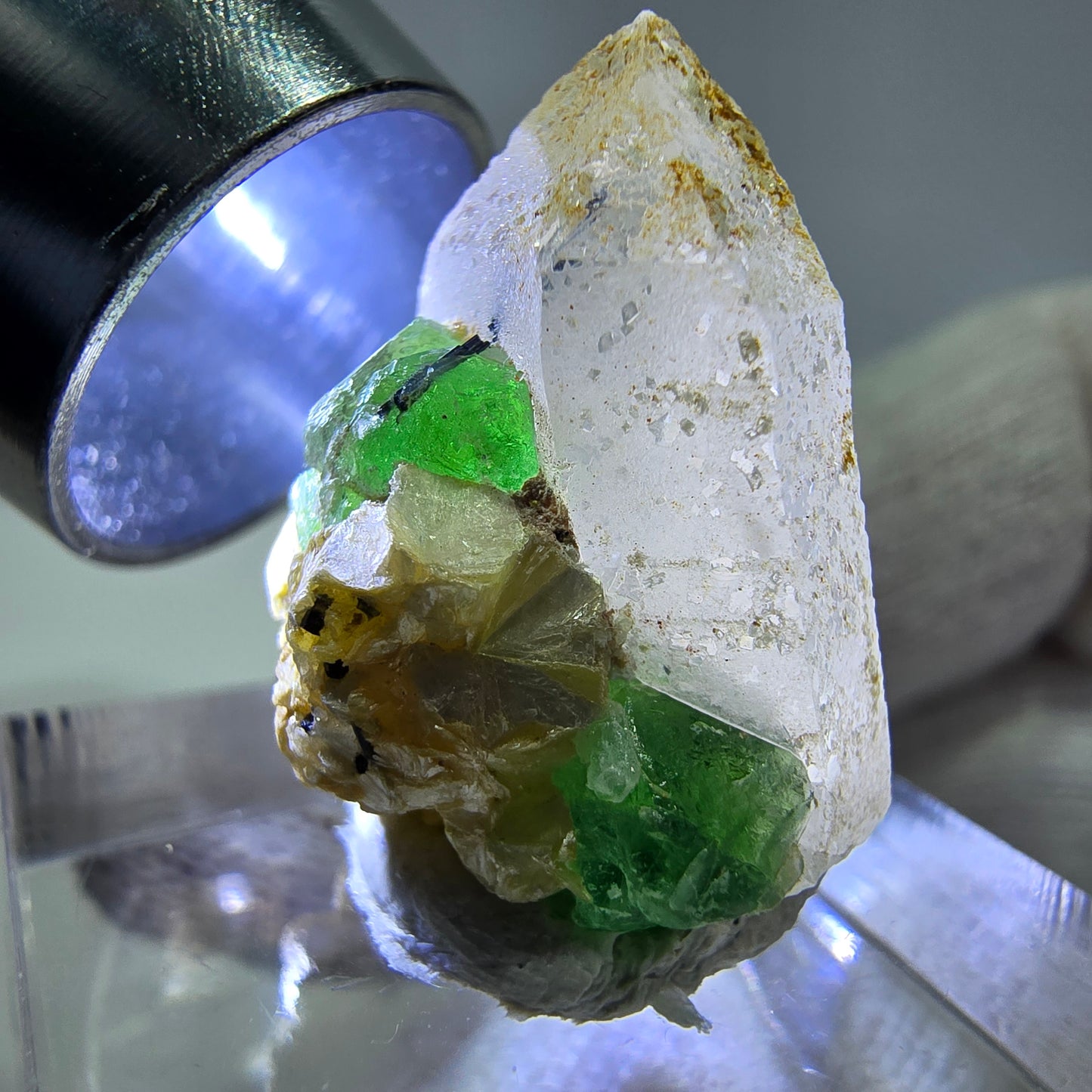 Fluorite fantôme, quartz fumé, hyalite, tourmaline de Schörl, muscovite, Erongo, Namibie, 23 x 19 x 15 mm