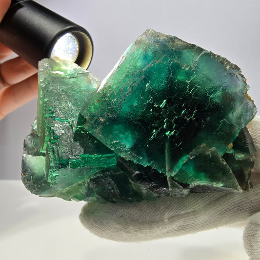 Grand spécimen de cube de fluorite fantôme, parqueté vert Okorusu, Namibie, 87 x 56 x 44 mm