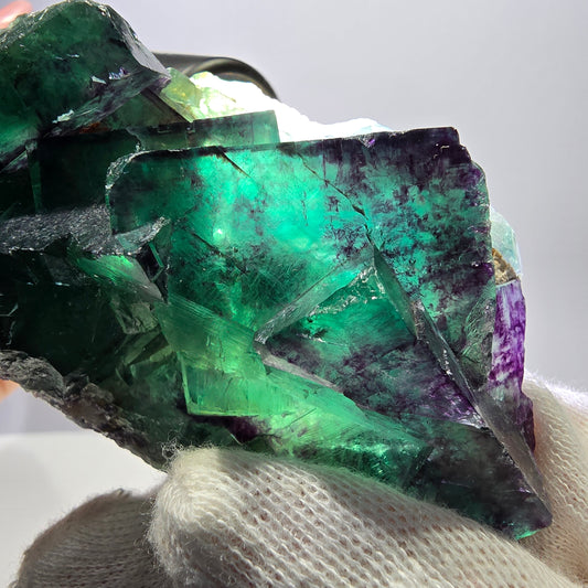 Grand spécimen zonal de cube de fluorite fantôme, vert violet Okorusu, Namibie 98*52*30mm