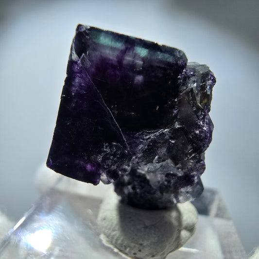 Spécimen rare de cube de fluorite fantôme, vert zonal et violet, Okorusu, Namibie, 25 x 18 x 14 mm