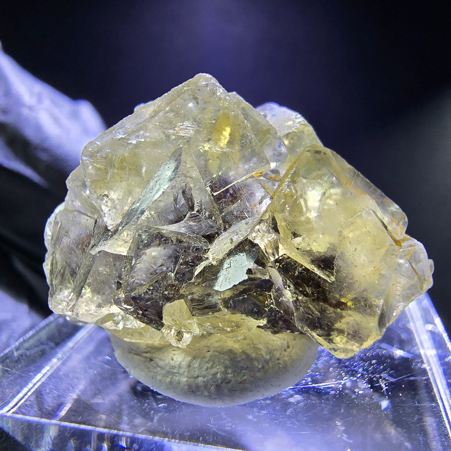Seltene Honey Pocket Phantom Fluorit XX Würfel Stufe 25*17*15mm Okorusu, Namibia