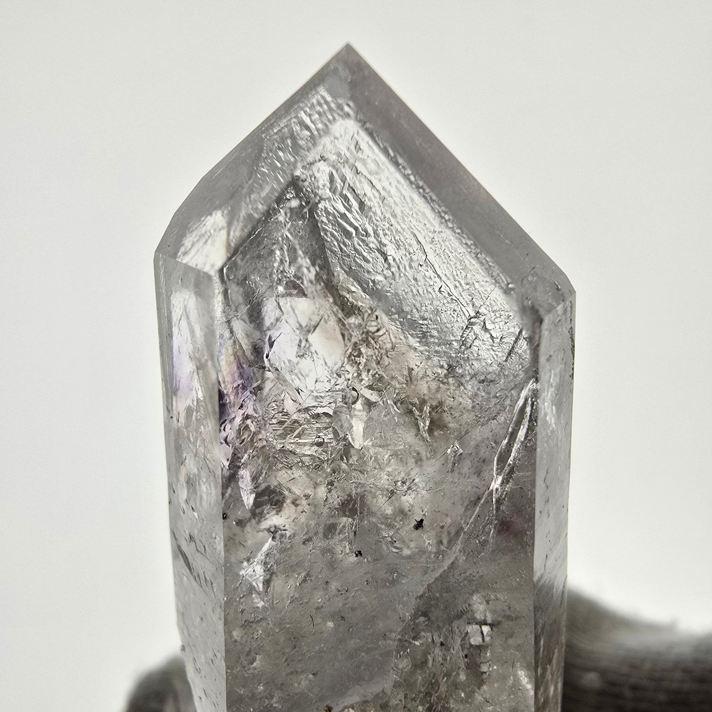 Améthyste fantôme Enhydro avec hématite, calcite UV, mine Bubble Streep 3x, Namibie, 46 x 22 x 16 mm
