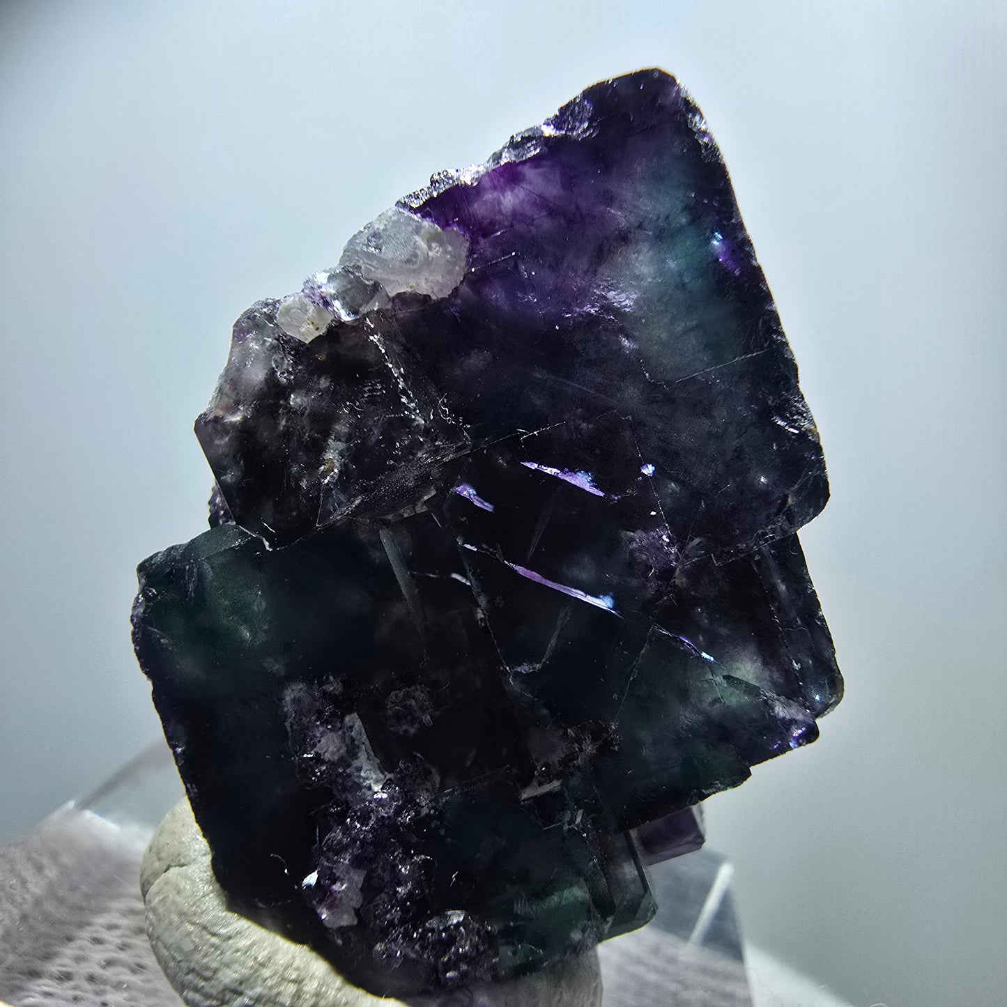 Spécimen rare de cube de fluorite fantôme, vert zonal et violet, Okorusu, Namibie, 31 x 24 x 21 mm