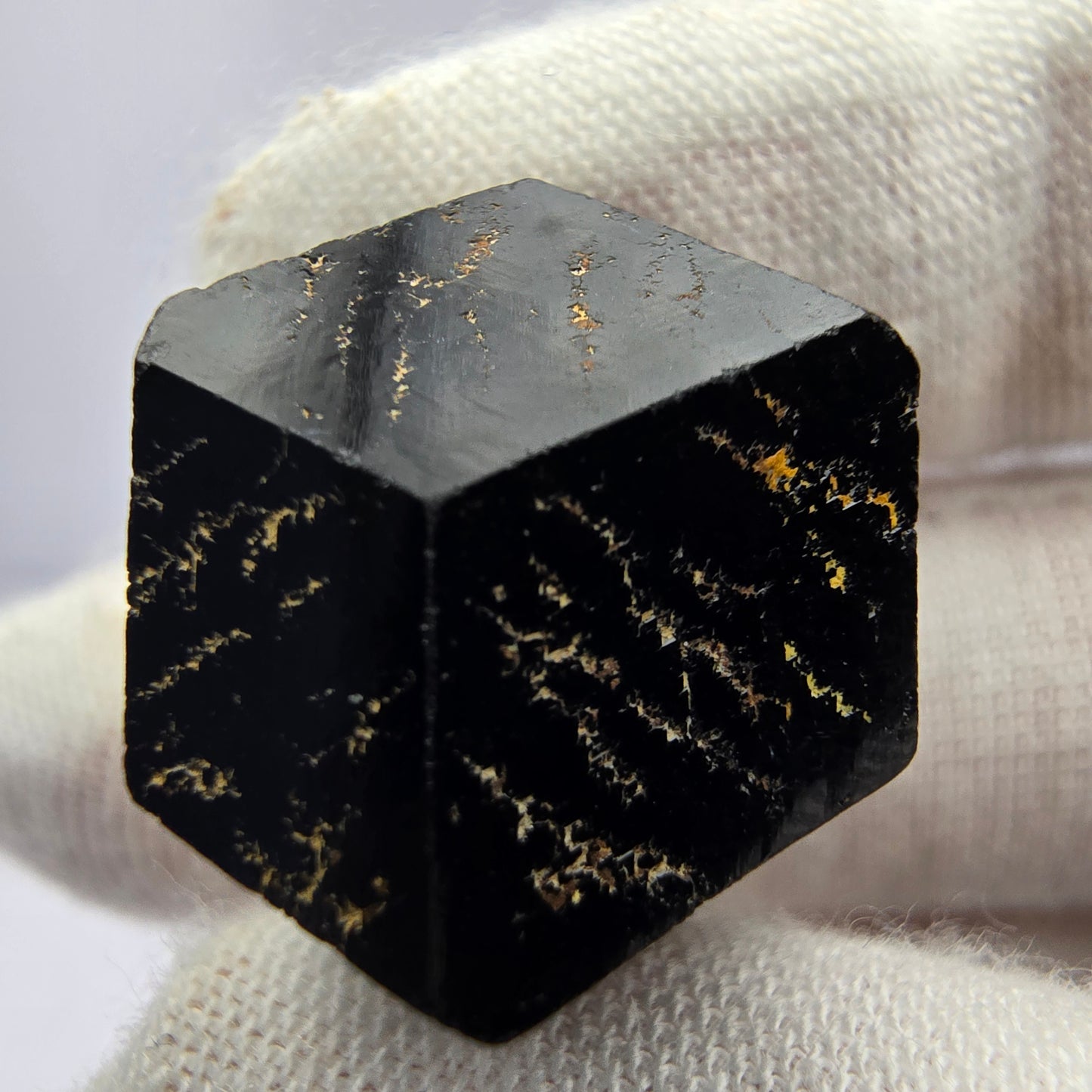 Symmetrischer Schörl Turmalin schwarz glänzend Erongo, Namibia 24*17*16mm