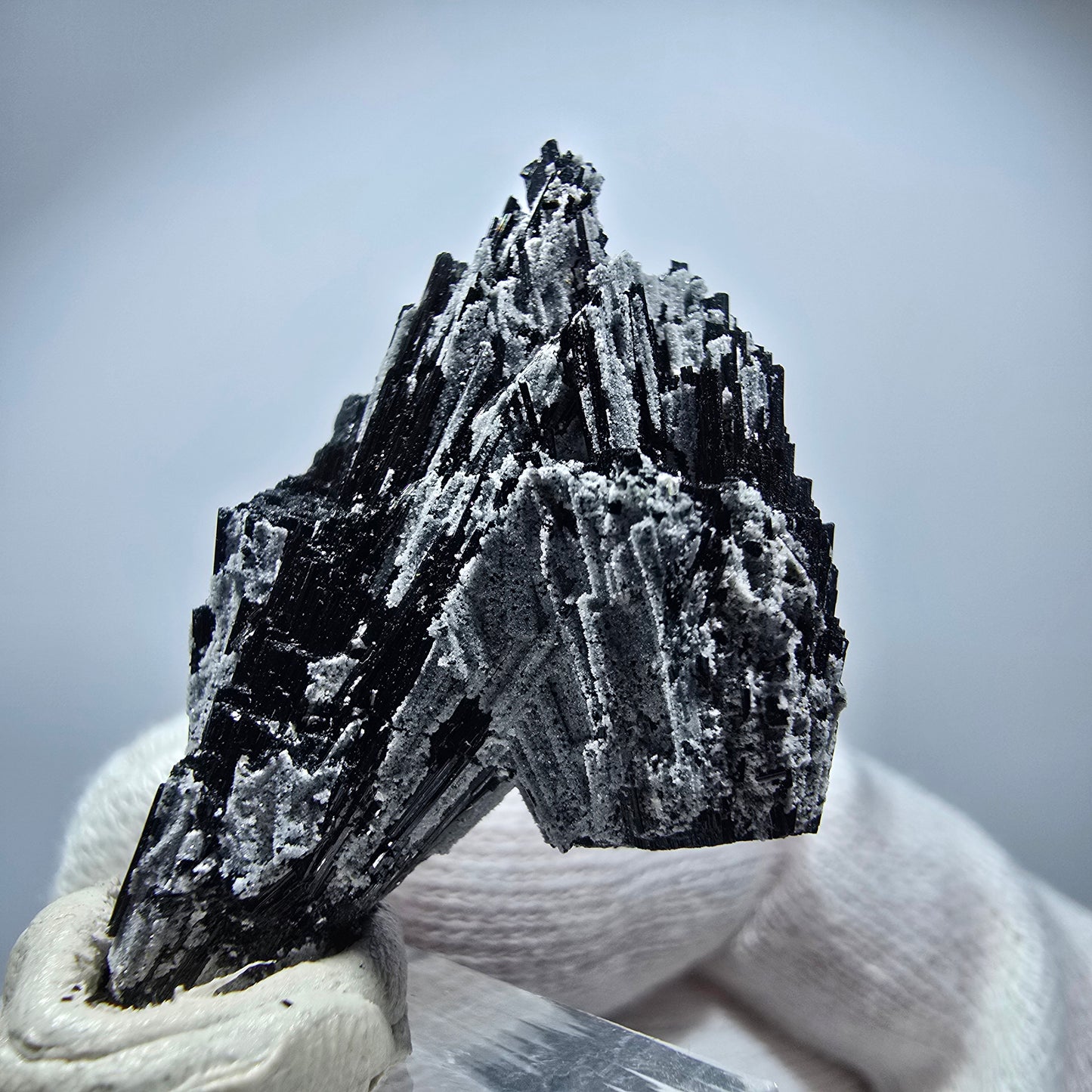 Magnifique spécimen de tourmaline Schorl et de quartz, Erongo, Namibie, 37 x 24 x 15 mm