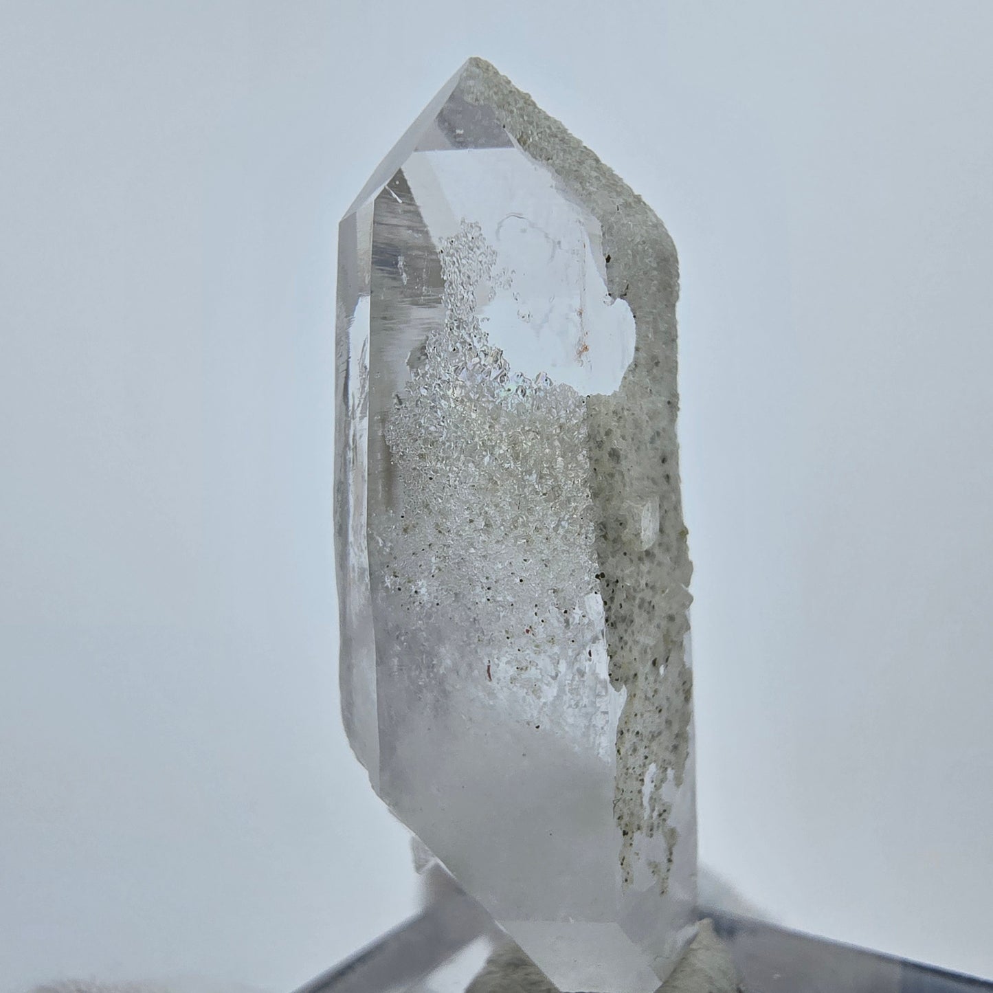 Enhydro Phantom DT Quarz mit UV Calcit, 3x Blase Goboboseb, Namibia 38*14*10mm