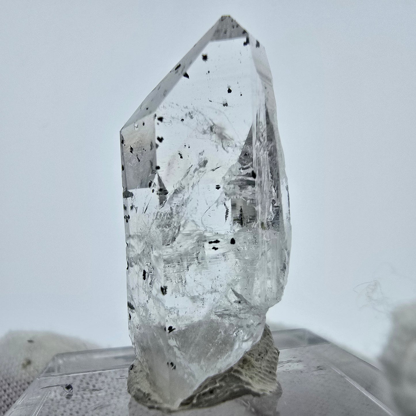 Cristal de quartz hématite fantôme transparent, Streep Mine, Goboboseb, Namibie, 28 x 12 x 11 mm