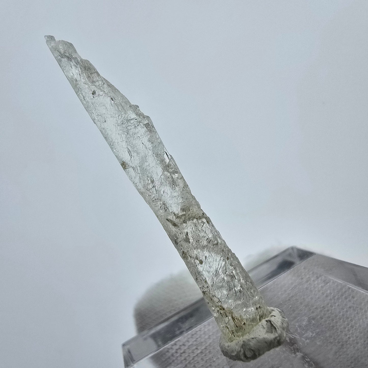 Seltener Kunzit X Spodumen Kristall weiß UV Mineral 39*5*4mm aus Brasilien