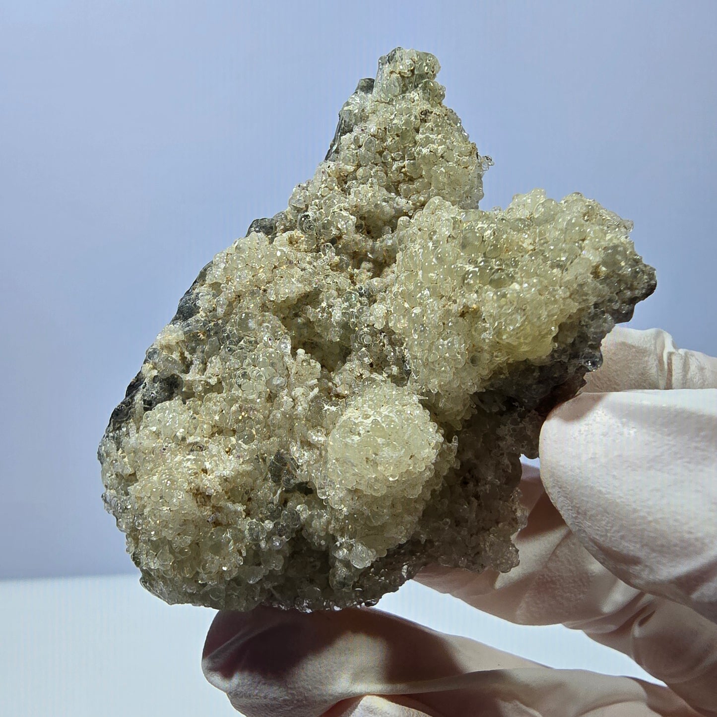 Spécimen rare d'opale hyalite et de tourmaline Schorl, Erongo, Namibie, 62 x 43 x 21 mm
