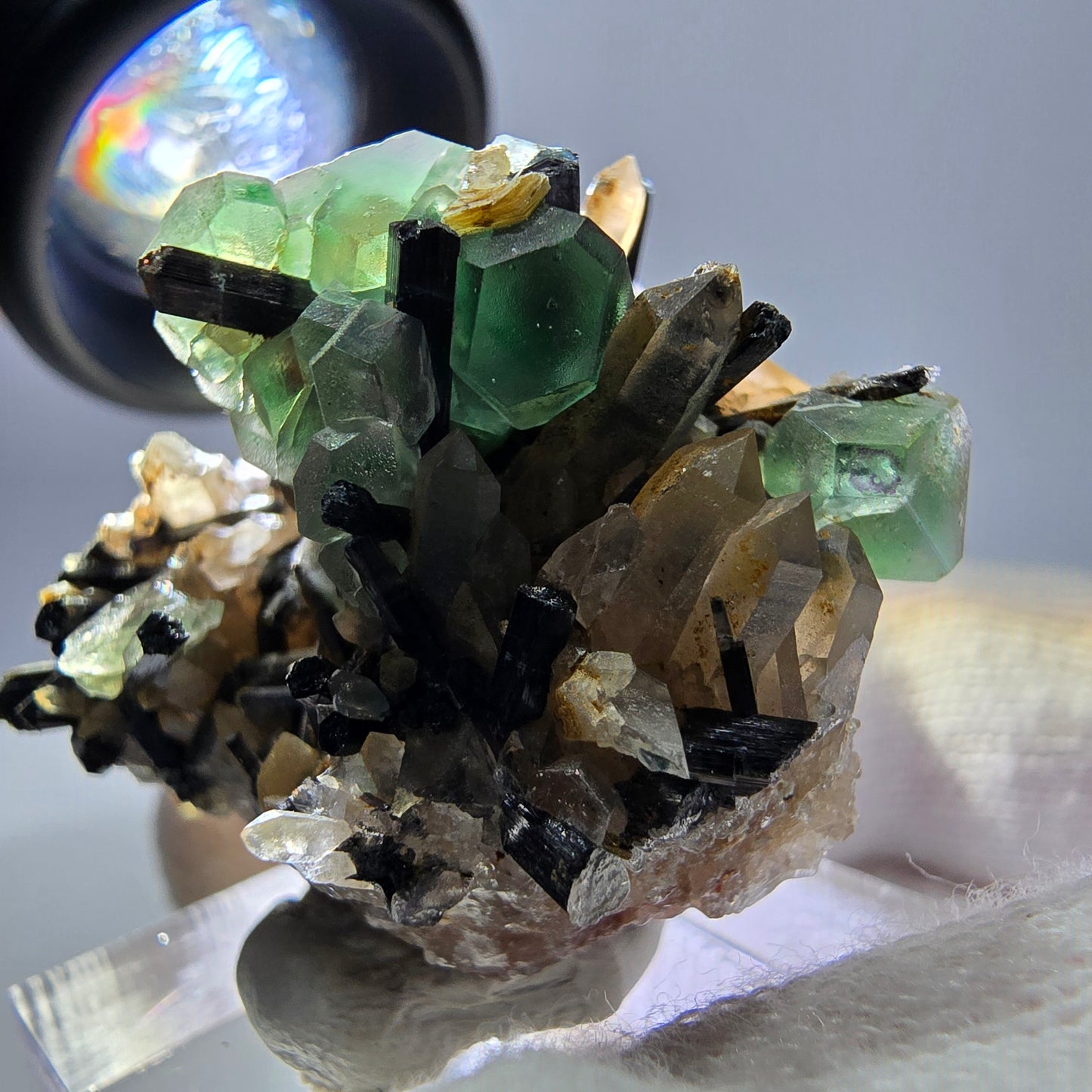 Fluorite fantôme hexagonale, tourmaline Schörl, quartz fumé, hyalite, Erongo, Namibie, 34 x 30 x 31 mm