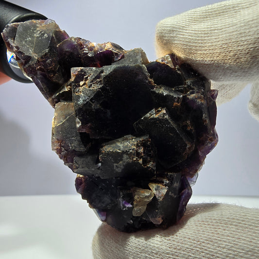 Spécimen de cube de fluorite fantôme, violet, rouge et bleu, Okorusu, Namibie, 91 x 58 x 22 mm