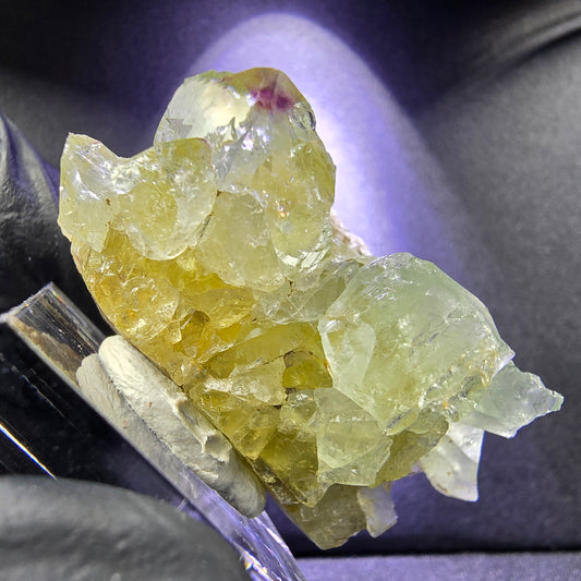 Clear Zonare Fluorite XX cube grade vert clair violet 45*22*21mm Okorusu, Namibie