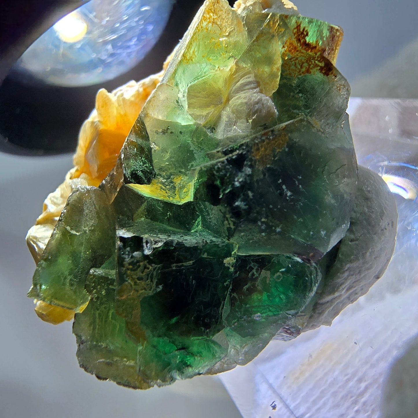 Cube de fluorite fantôme, muscovite et hyalite, spécimen d'Erongo, Namibie, 29 x 22 x 15 mm