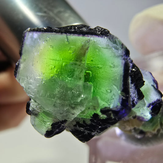 Cube de fluorite fantôme, zonal, muscovite, spécimen de tourmaline Schorl, Erongo, Namibie, 29 x 21 x 14 mm