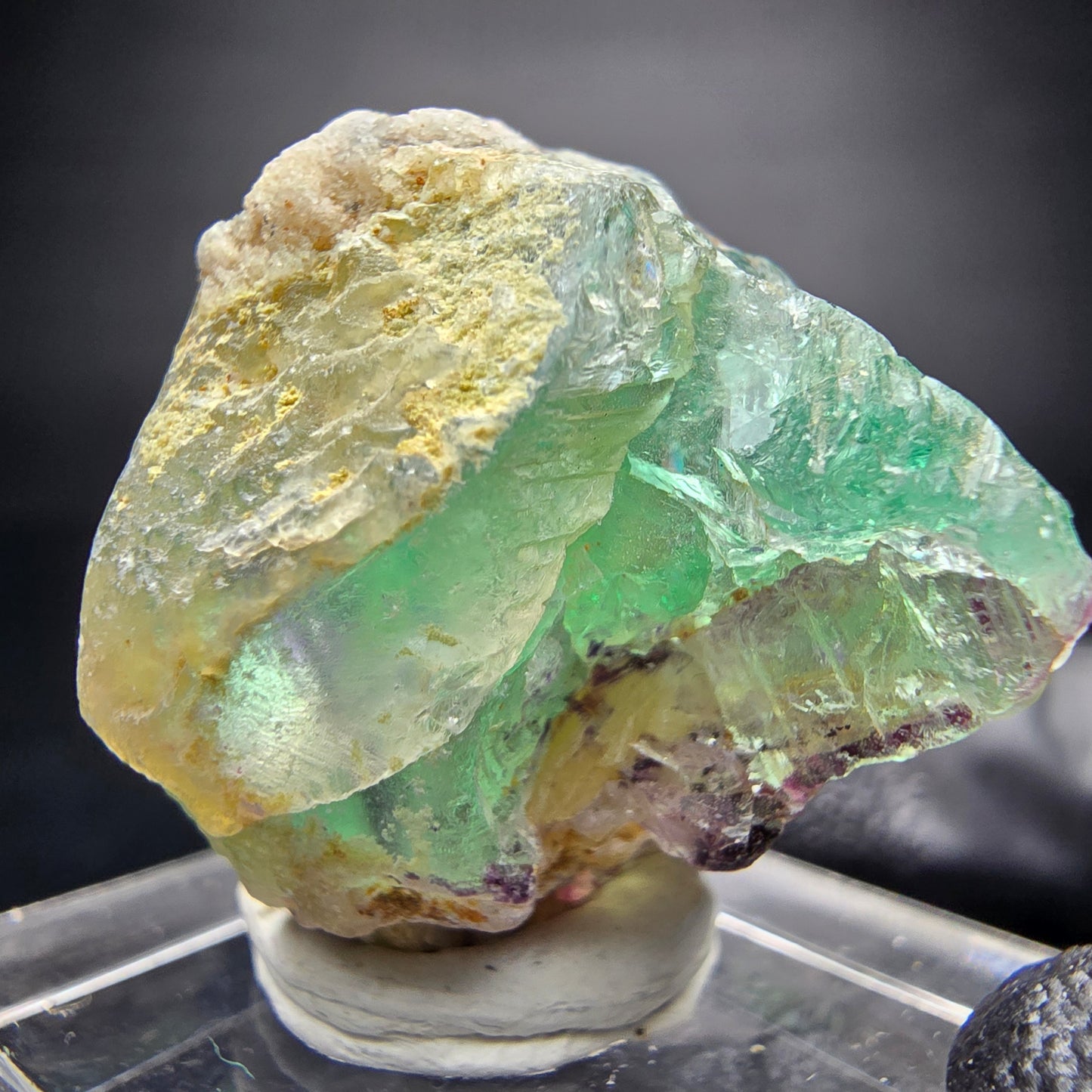 Klarer Phantom Fluorit Würfel lila grün mit Hyalit Erongo Namibia 31*28*22mm