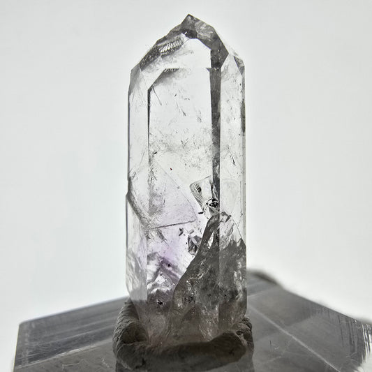 Améthyste fantôme avec analcim, préhnite, chlorite, mine Streep, Namibie, 30 x 12 x 9 mm