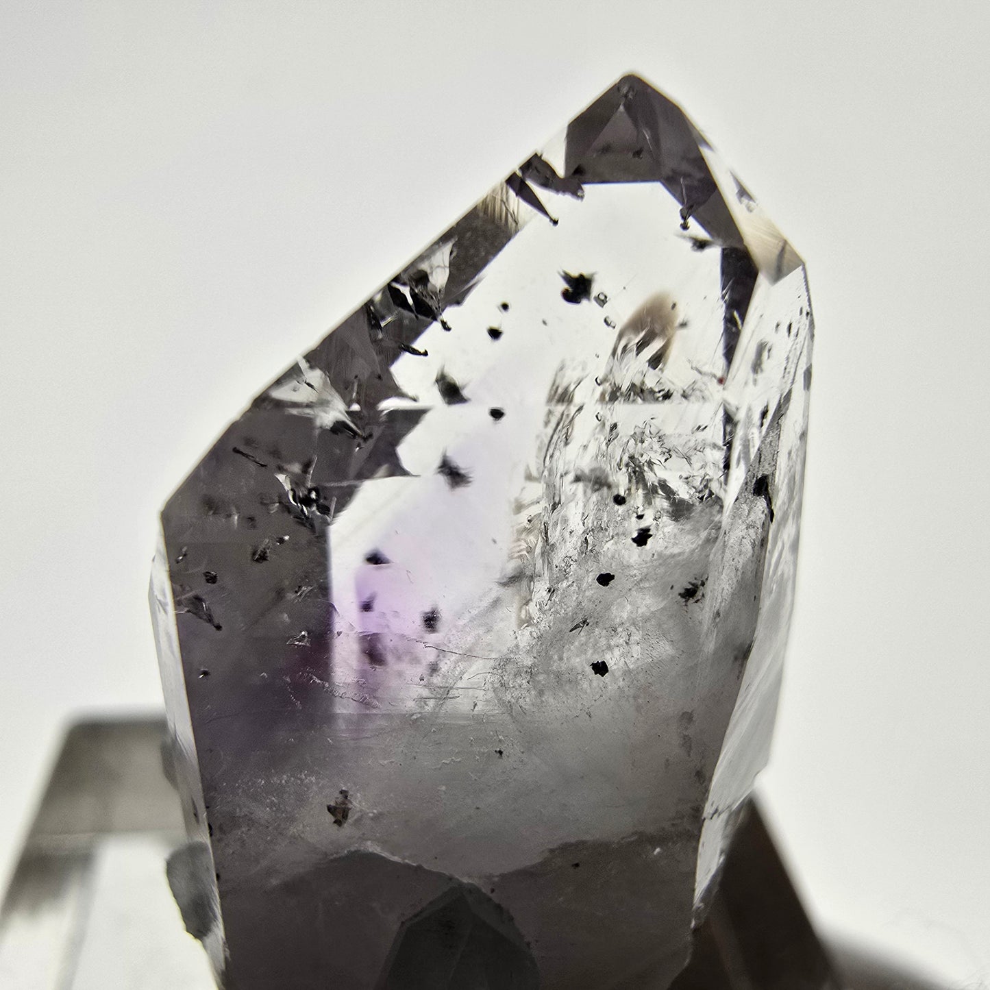 Améthyste fantôme Harlequin sur la mine Matrix Streep, Goboboseb, Namibie 28 x 17 x 14 mm