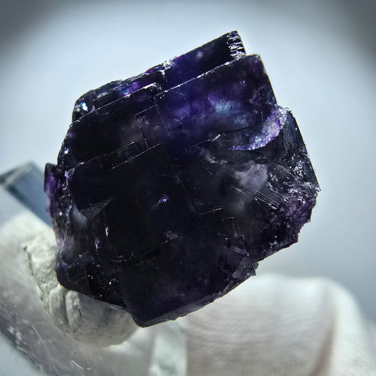 Spécimen rare de cube de fluorite fantôme, vert-violet zonal, Okorusu, Namibie, 24 x 23 x 19 mm