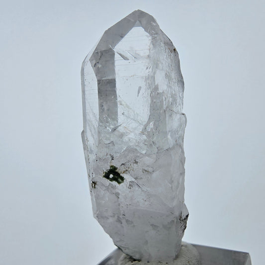 Cristal de quartz chlorure fantôme transparent, Streep Mine, Goboboseb, Namibie, 48 x 17 x 14 mm