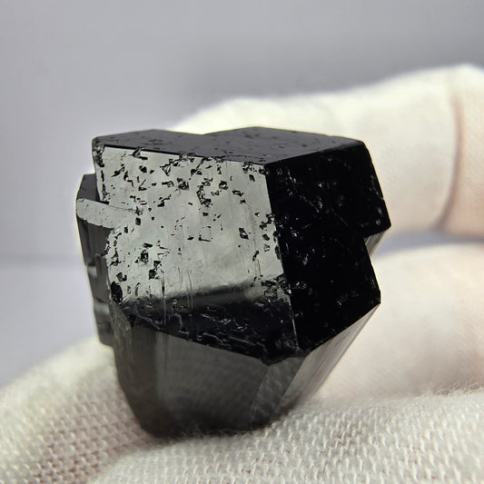 Symmetrischer Schörl Turmalin schwarz glänzend Erongo, Namibia 23*19*10mm