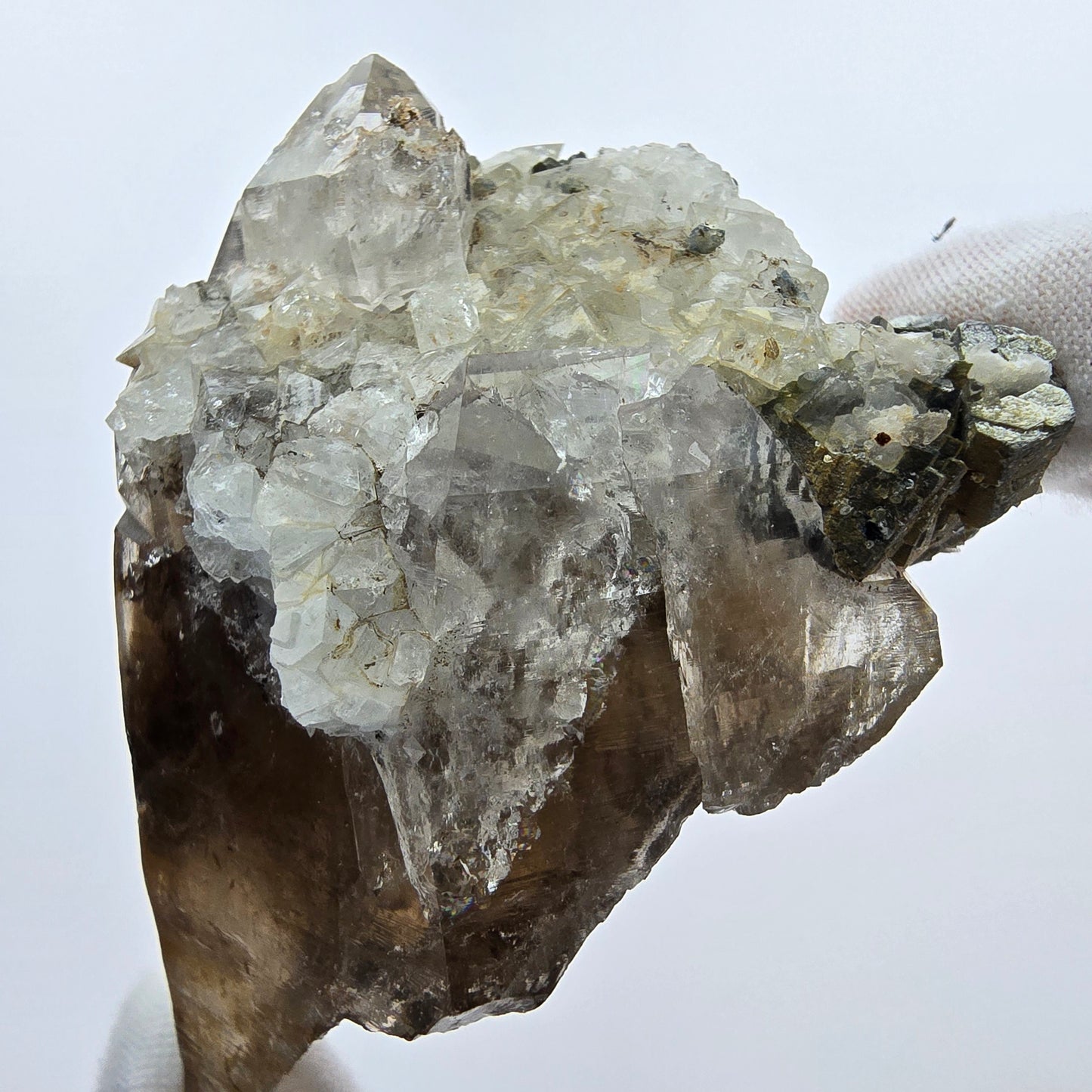 Phantom Rauchquarz mit UV Calcit, Hyalit, Muskovit Goboboseb, Namibia 67*52*41mm