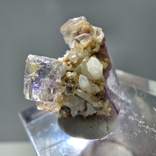 Seltene UV Phantom Fluorit Würfel, Quarz Stufe Brandberg, Namibia 16*13*13mm