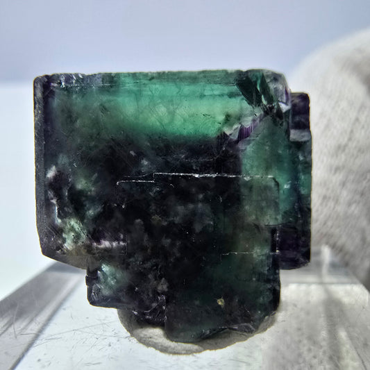 Spécimen rare de cube de fluorite fantôme, vert zonal et violet, Okorusu, Namibie, 19 x 21 x 13 mm