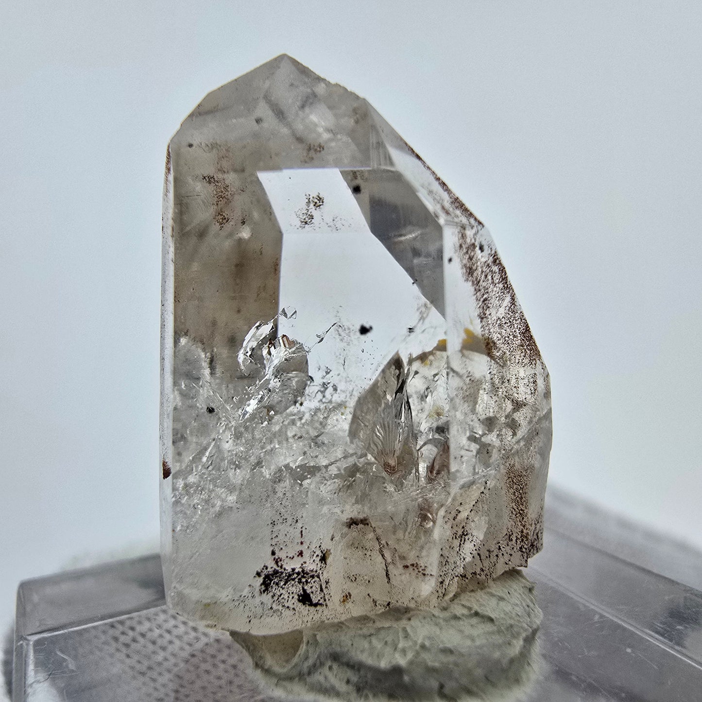 Cristal de quartz hématite fantôme transparent, Streep Mine, Goboboseb, Namibie, 25 x 17 x 14 mm
