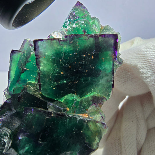 Spécimen de cube de fluorite fantôme, parqueté vert violet Okorusu, Namibie 79*54*31 mm