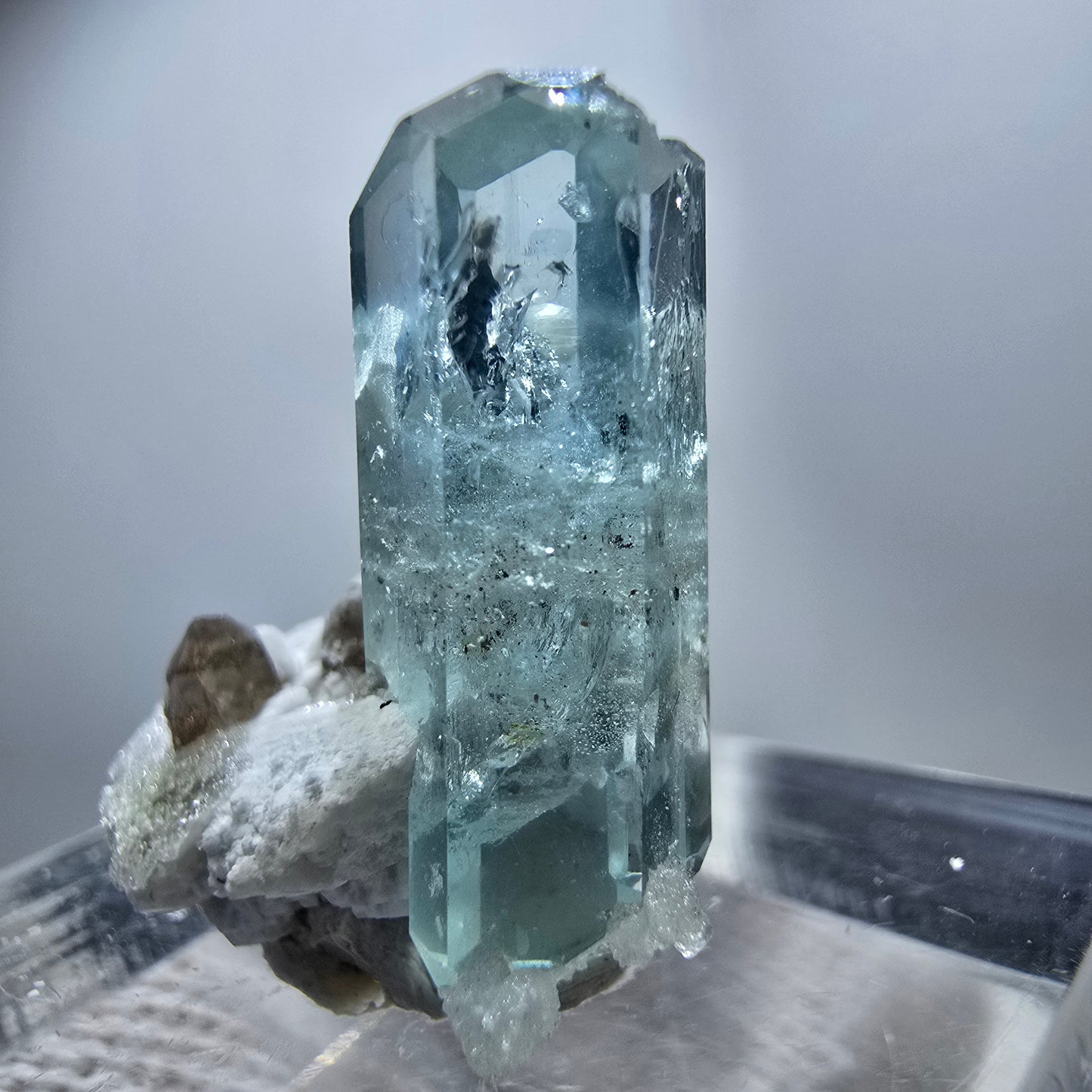 Seltener Aquamarin X mit Hyalit, Orthoklas Erongo, Namibia 20*17*11mm